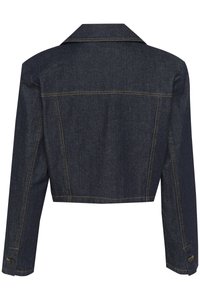 Kort denimjakke i mørk blå med tradisjonell krage, synlige sømdetaljer og knappert ermer. Jevnt stoff, medium vekt.