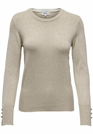 Pull léger beige en tricot doux, avec un col rond et des manches longues ornées de petits boutons aux poignets.