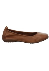 Chaussure plate en cuir marron avec un bout arrondi et une semelle en caoutchouc basse, vue de côté sur fond blanc.