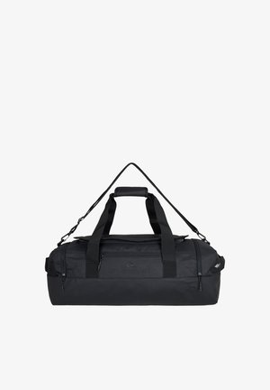 Czarna torba podróżna wykonana z trwałej tkaniny, wyposażona w podwójne uchwyty do noszenia, regulowany pasek na ramię oraz zapięcie na zamek błyskawiczny z przednią kieszenią.