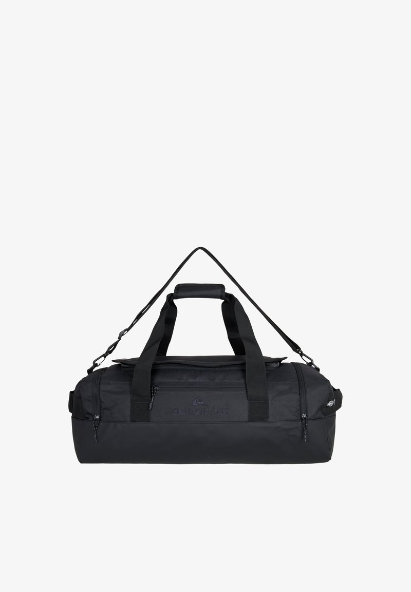 Czarna torba podróżna wykonana z trwałej tkaniny, wyposażona w podwójne uchwyty do noszenia, regulowany pasek na ramię oraz zapięcie na zamek błyskawiczny z przednią kieszenią.