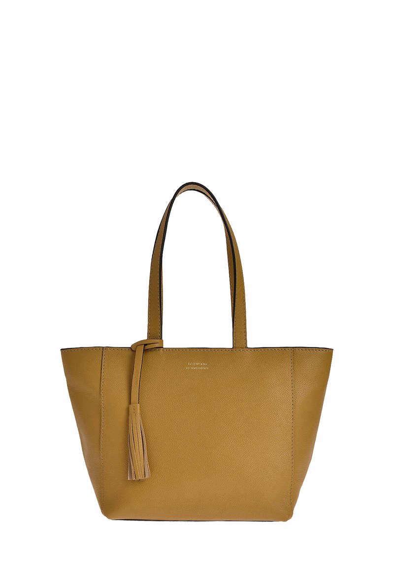 Sac fourre-tout en cuir jaune avec deux poignées, texture lisse, forme rectangulaire, présentant un détail de pompon sur le côté et un design minimaliste.
