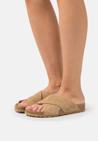 Zign - LEATHER - Pantolette flach - taupe Thumbnail-Bild 1