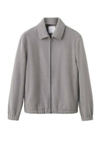 Giacca in pile grigia con chiusura frontale con zip, scollo con colletto, polsini elasticizzati e superficie leggermente strutturata. Design semplice e casual.