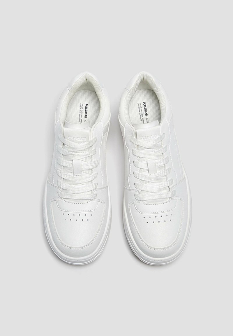 Pull And Bear Taille Petit Ou Grand PULL&BEAR Baskets basses - white/blanc - ZALANDO.FR