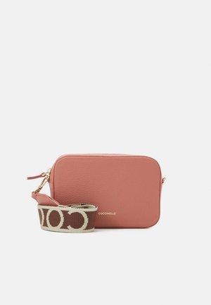 TEBE - Across body bag - camelia