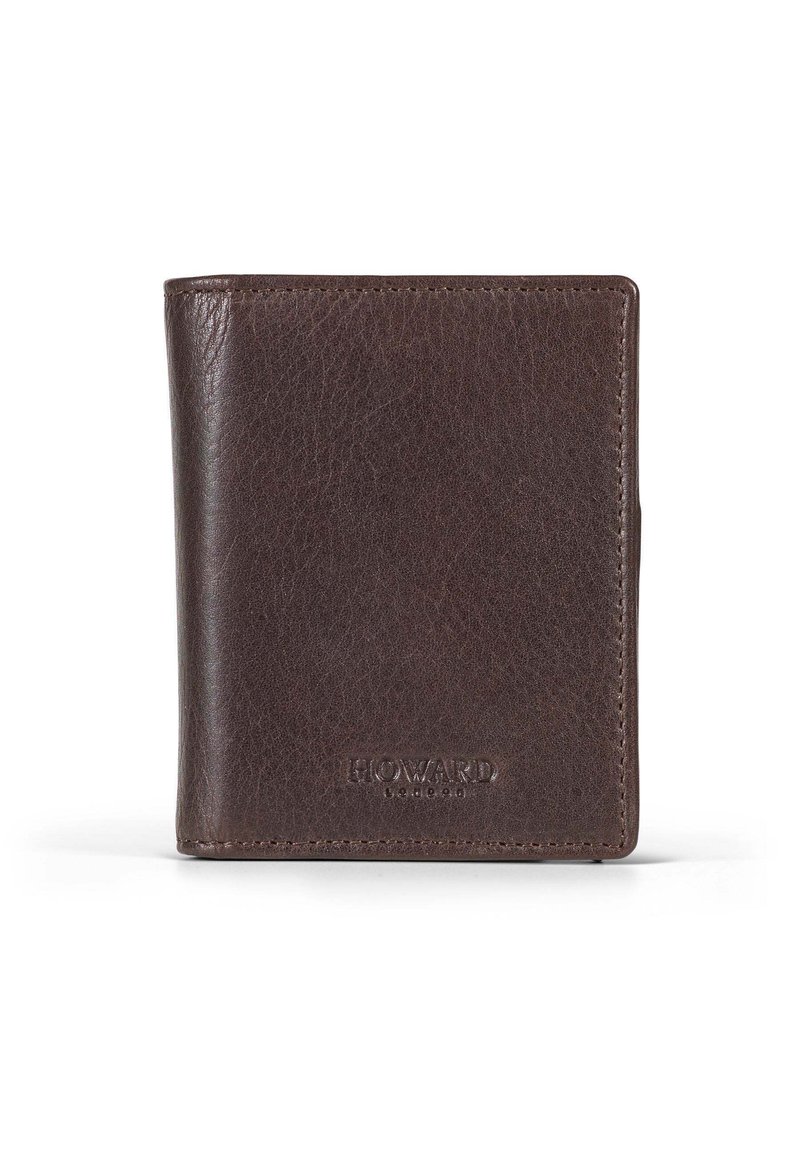 Portafoglio in pelle marrone con una finitura texturizzata e bordi cuciti. Caratterizzato da un logo del marchio impresso sulla parte anteriore, design bifold compatto.