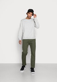 Levi's® Chinos - mossy green