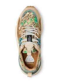 Buntes Sneaker-Modell mit einem Obermaterial aus blumengemustertem Stoff, beigefarbenen Wildlederakzenten, grauen Schnürsenkeln und einer neutralen Gummisohle. Verfügt über ein Logo-Tag.