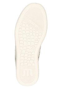 Witte rubberen zool van een schoen met een gestructureerd grippatroon. Bevat een cirkelvormig logo nabij de hak en een maatlabel "37" aan de rand.