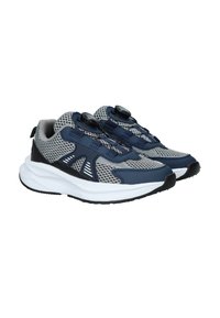 Marineblauwe sportschoenen met een grijze mesh bovenkant, witte gevoerde zool en zwarte rubberen accenten. Voorzien van twee zwarte snelvetersystemen.