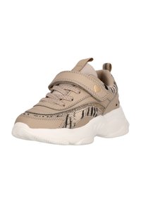 Baskets de sport beiges avec un design à motifs, dotées d'une bande auto-agrippante, d'un dessus texturé et d'une semelle blanche rembourrée.
