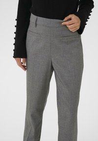 Kaffe Kalhoty - grey melange   chalk stripe