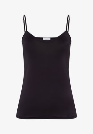 Czarna koszulka na ramiączkach z cienkimi regulowanymi paskami, dekoltem w kształcie litery V, gładką teksturą oraz eleganckim, dopasowanym krojem. Oznaczona nazwą marki.