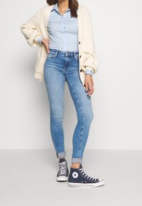 ONLY Vaqueros pitillo - light-blue denim