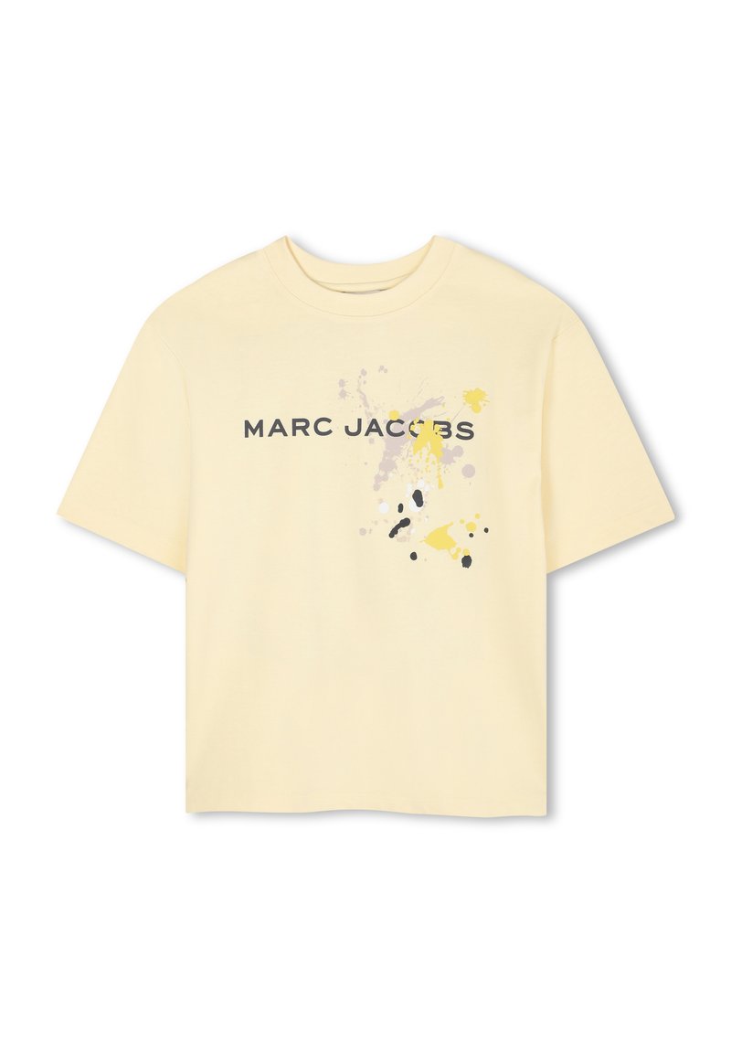 Geel katoenen T-shirt met korte mouwen, voorzien van een zwart "MARC JACOBS" logo en kleurrijke spetters in paars en geel.
