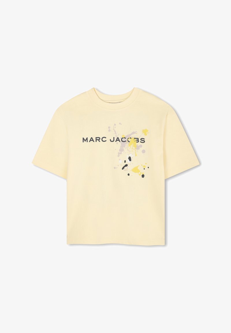 Geel katoenen T-shirt met korte mouwen, voorzien van een zwart "MARC JACOBS" logo en kleurrijke spetters in paars en geel.