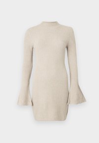 Πλεκτό φόρεμα με ριμπ ύφανση σε ανοιχτό μπεζ, με ψηλό λαιμό και φαρδιά μανίκια με διακοσμητικές μανσέτες. Σιλουέτα εφαρμοστή στο σώμα.