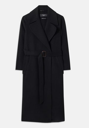 Manteau long noir en laine avec de larges revers, deux poches latérales et une ceinture assortie avec une boucle rectangulaire à la taille.