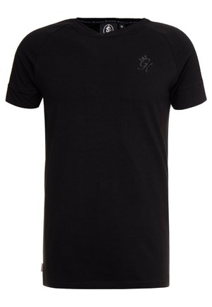 T-shirt noir à manches courtes avec col rond, petit logo sombre sur le côté gauche de la poitrine et une étiquette en tissu sur le bas gauche.