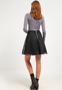Glamorous Gonna a campana - black