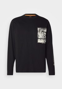 Zwarte langemouwen t-shirt gemaakt van katoen, met een witte grafische afbeelding op de borstzak en tekst gedrukt langs de linkermouw.
