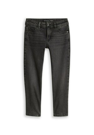 Zwarte jeans met rechte pijpen, voorzakken, riemlussen en een knoopsluiting, plat gelegd op een witte achtergrond.