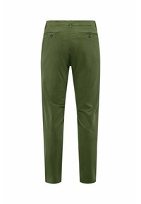Pantaloni verde oliva con una texture liscia, design a gamba affusolata, due tasche posteriori con bottoni e passanti per cintura in vita.