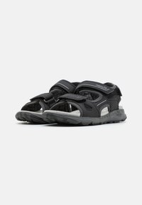 Svart sporty sandaler med borrelåsremmer, mesh-detaljer, polstret såle og teksturert gummisåle for grep.