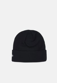 Gorro de punto negro con puño doblado y un sutil nudo en la parte superior. Presenta un pequeño logo blanco en el lateral. Textura suave.