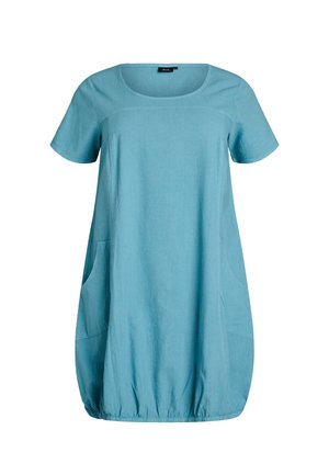 Vestito casual a maniche corte azzurro chiaro con scollo rotondo, due grandi tasche laterali e orlo arricciato.