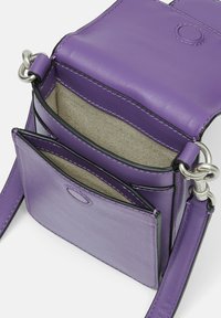 Liebeskind Berlin PENELOPE - Étui à portable - flieder