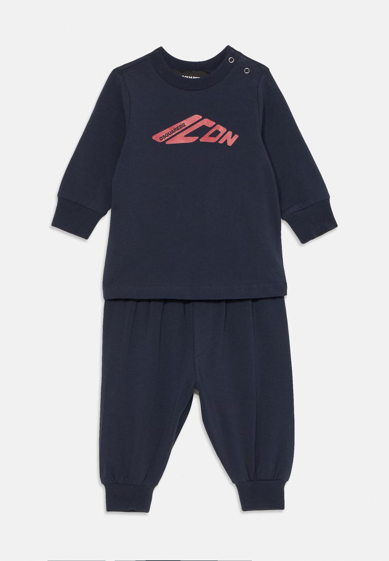 Navyblauw twee-delig outfit gemaakt van zachte stof. Langd맾e t-shirt met logo-opdruk, drukknoopjes op de schouder en broek met elastische taille.