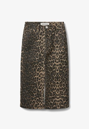Gonna al ginocchio con motivo leopardato, spacco frontale, passanti per cintura, tasche frontali e chiusura con bottone metallico in vita.
