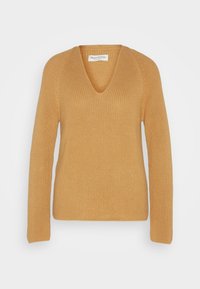 Maglione a maglia giallo senape con scollo a V, texture a coste, maniche lunghe e design raglan. Etichetta interna con la scritta "Marc O'Polo".