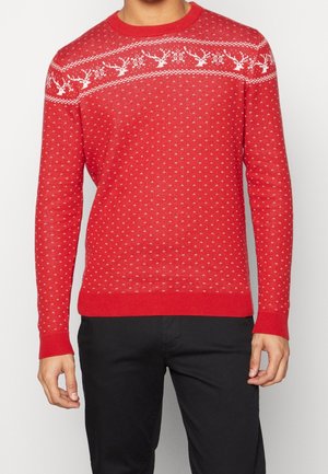 Suéter rojo de punto con un patrón de reno blanco y copos de nieve en el pecho, con puños y dobladillo acanalados.