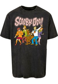 Camiseta negra de algodón con un gráfico colorido de personajes de Scooby-Doo, con letras en rosa claro que dicen "SCOOBY-DOO!"