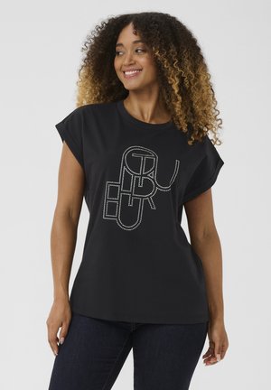 Svart bomull t-shirt med uppvikta ärmar, med en texturerad grafik av vita rhinestones. Avslappnad passform, slät textur, inte stretchig.