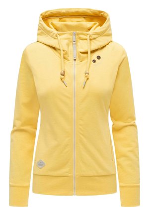 Sweat à capuche jaune à fermeture éclair complète avec cordons épais, perles en bois, poignets et ourlet côtelés, et petits boutons décoratifs près de l'encolure.