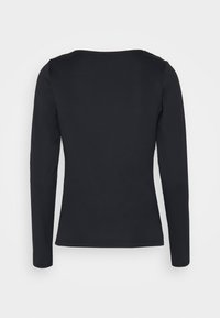 Černý top s dlouhým rukávem a kulatým výstřihem, hladká textura a přiléhavý střih. Bezešvý design bez viditelného kování nebo vzorů.