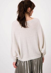 Monari MIT FLEDERMAUSÄRMEL - Strickpullover - beige