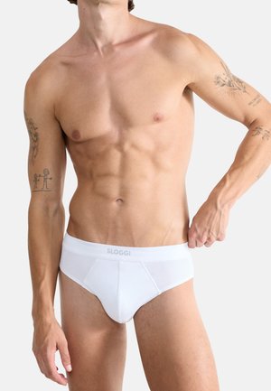 Slip in cotone bianco con una texture liscia, caratterizzati da un bordo in grigio con il logo "SLOGGI". Il design mette in evidenza una forma aderente.