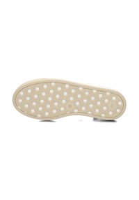 Schuhsohle mit einem strukturierten, Wabenmuster und einer hellbeigen Farbe. Verfügt über kreisförmige Ausschnitte für Traktion und Halt.