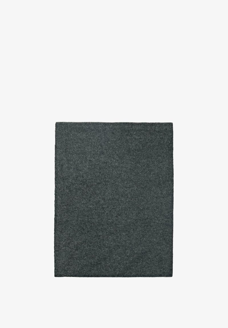 Mørkegrå, strikket uldkvadratisk tæppe med en blød tekstur og jævne syninger, der har et enkelt, ensartet design.