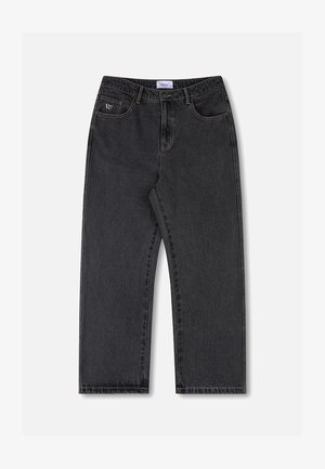 Jean en denim noir avec une coupe droite, cinq poches, des détails de couture subtils et un petit logo sur la poche avant.