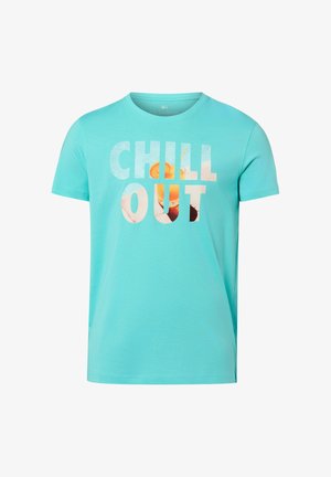 Turkusowa koszulka z krótkim rękawem z napisem "CHILL OUT", na którym widnieje tropikalny napój z plasterkiem pomarańczy i słomką wewnątrz liter.