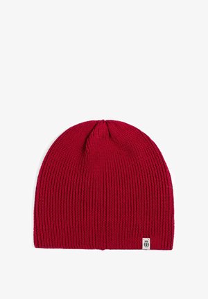 Rote gestrickte Mütze mit Rippstruktur und einem kleinen weißen Logopatch unten rechts. Weiches Material und rundes Top-Design.