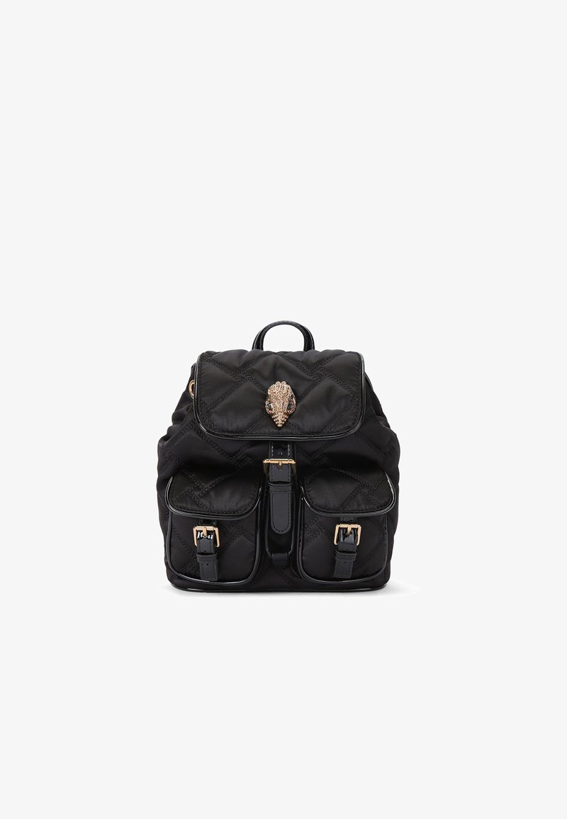 Zaino in nylon nero imbottito con manico superiore, due tasche frontali, accessori in tonalità oro e una chiusura decorativa con gemme.