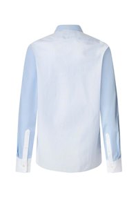 Camisa de rayas azul claro con cuello abotonado, mangas largas con puños blancos y una textura suave. Vista trasera mostrada.