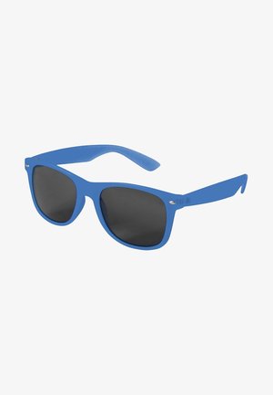 Modre plastične sončne očala s temnimi lečami, ki imajo klasično obliko wayfarer, gladko teksturo in subtilne kovinske dodatke na tečajih.